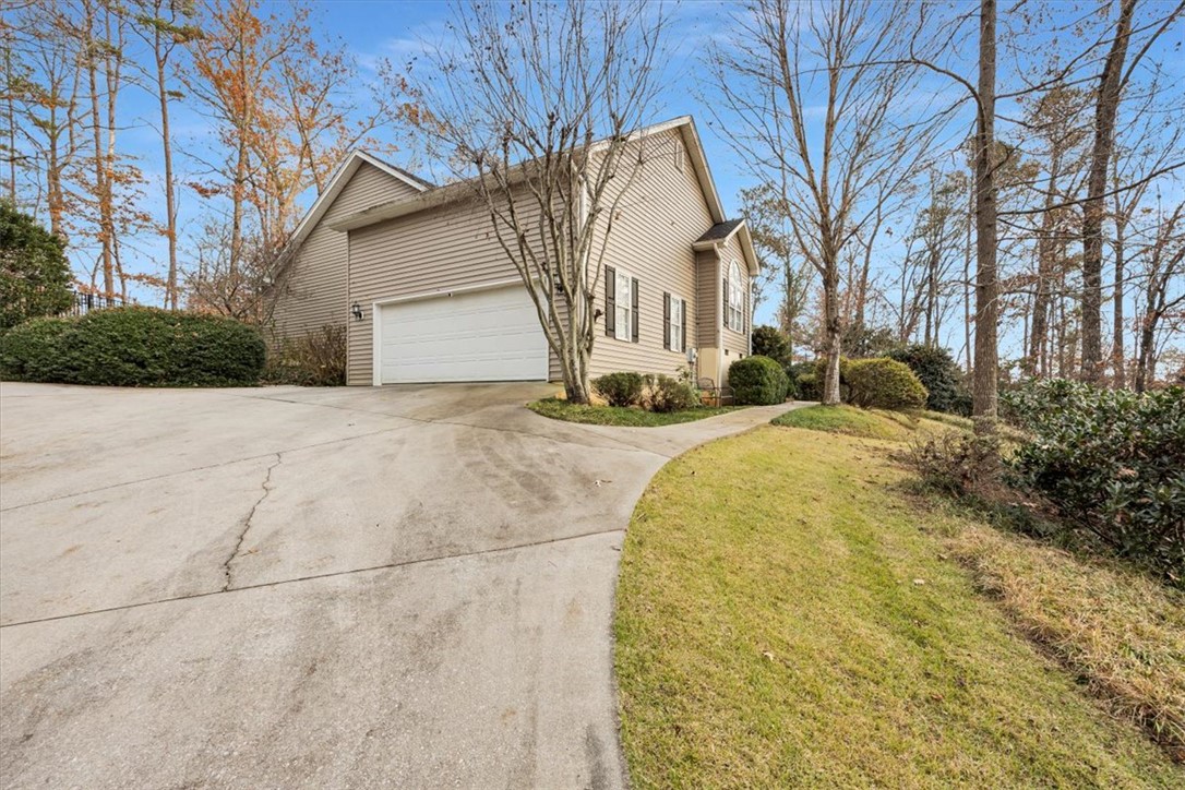 121 Sunset Bay Boulevard Seneca, SC 29672 - Photo 2 of 37