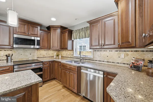 $995,000 | 5612 Kemp Lane, Burke, VA 22015