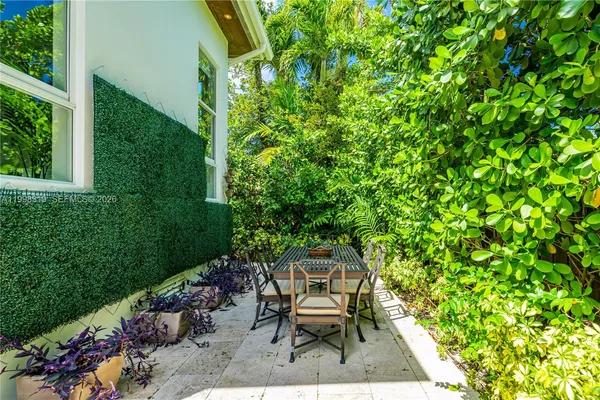 $25,500 | 435 Hampton Lane, Key Biscayne, FL 33149