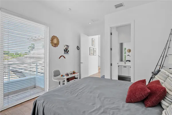 $25,500 | 435 Hampton Lane, Key Biscayne, FL 33149