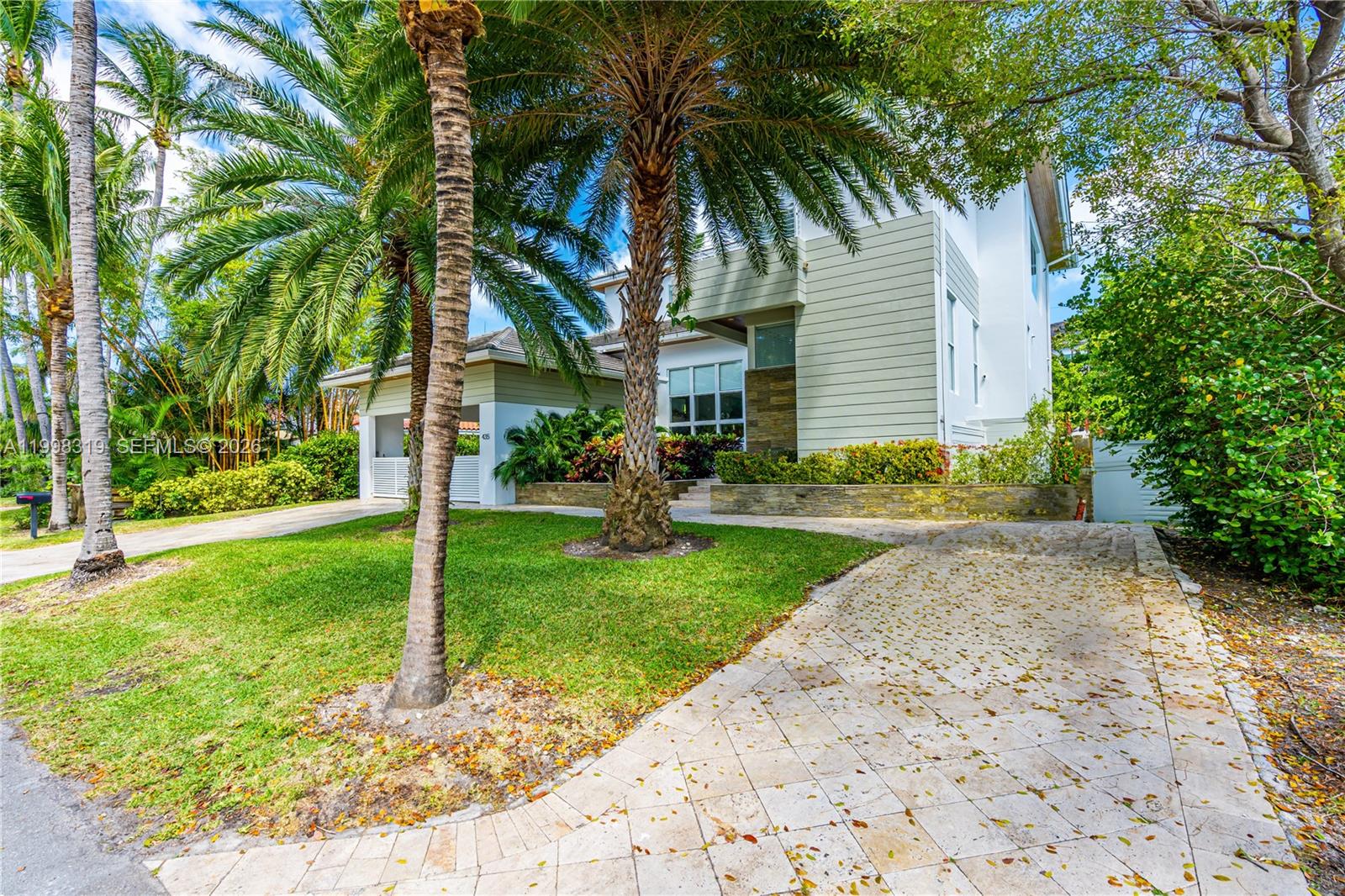 435 Hampton Lane Key Biscayne, FL 33149 - Photo 9 of 60