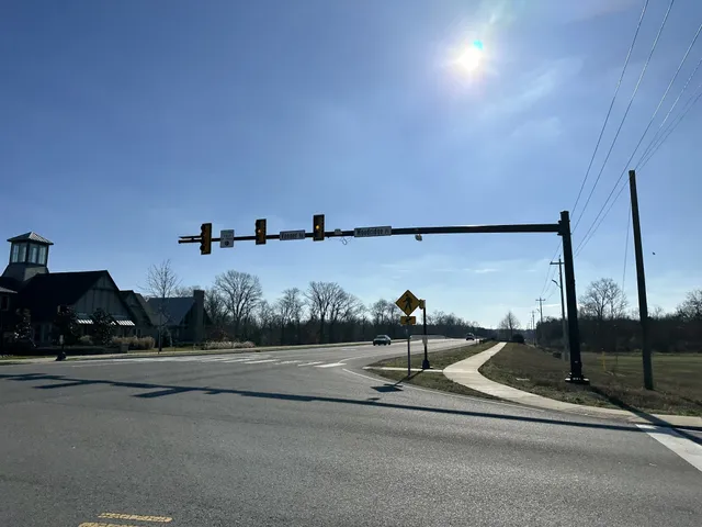 a view of a parking area
