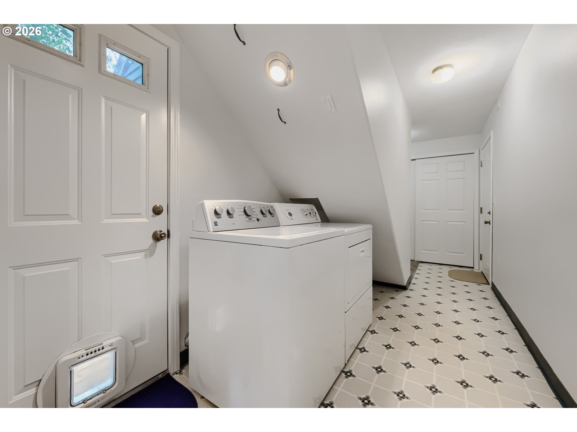 3740 Southwest Comus Street Portland, OR 97219 - Photo 26 of 33 Laundry