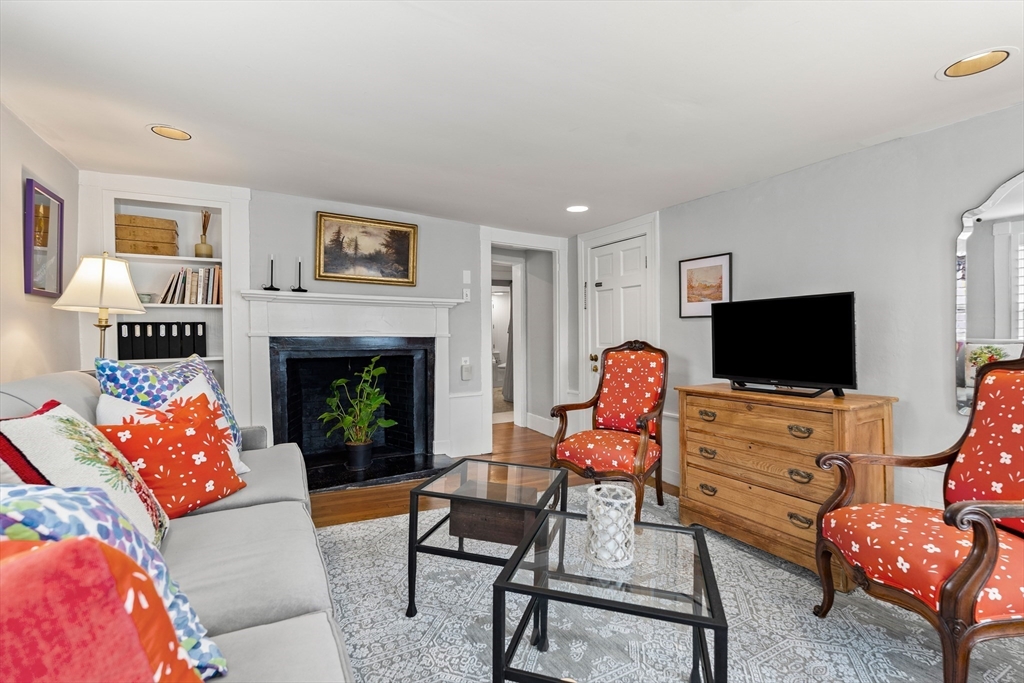 12 Darling Street, Unit 2 Marblehead, MA 01945 - Photo 6 of 25