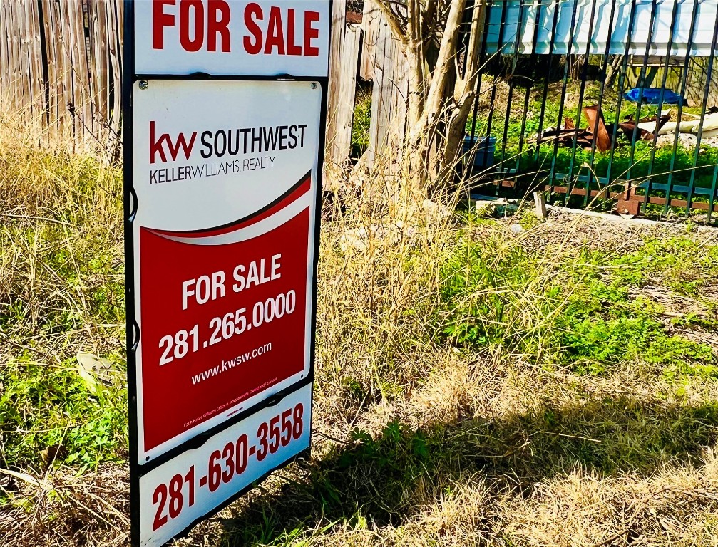 7987 Chateau Street Houston, TX 77028 - Photo 4 of 11 a close up of a street sign