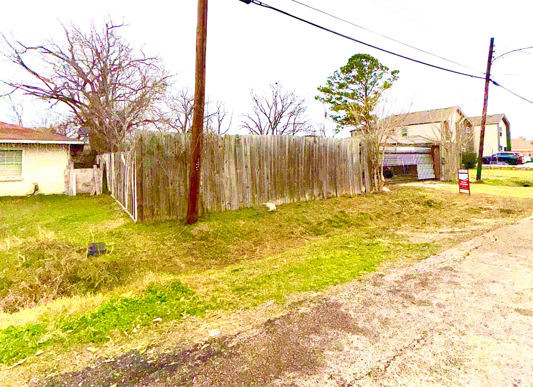 7987 Chateau Street Houston, TX 77028 - Photo 10 of 11 a view of a house with a swimming pool