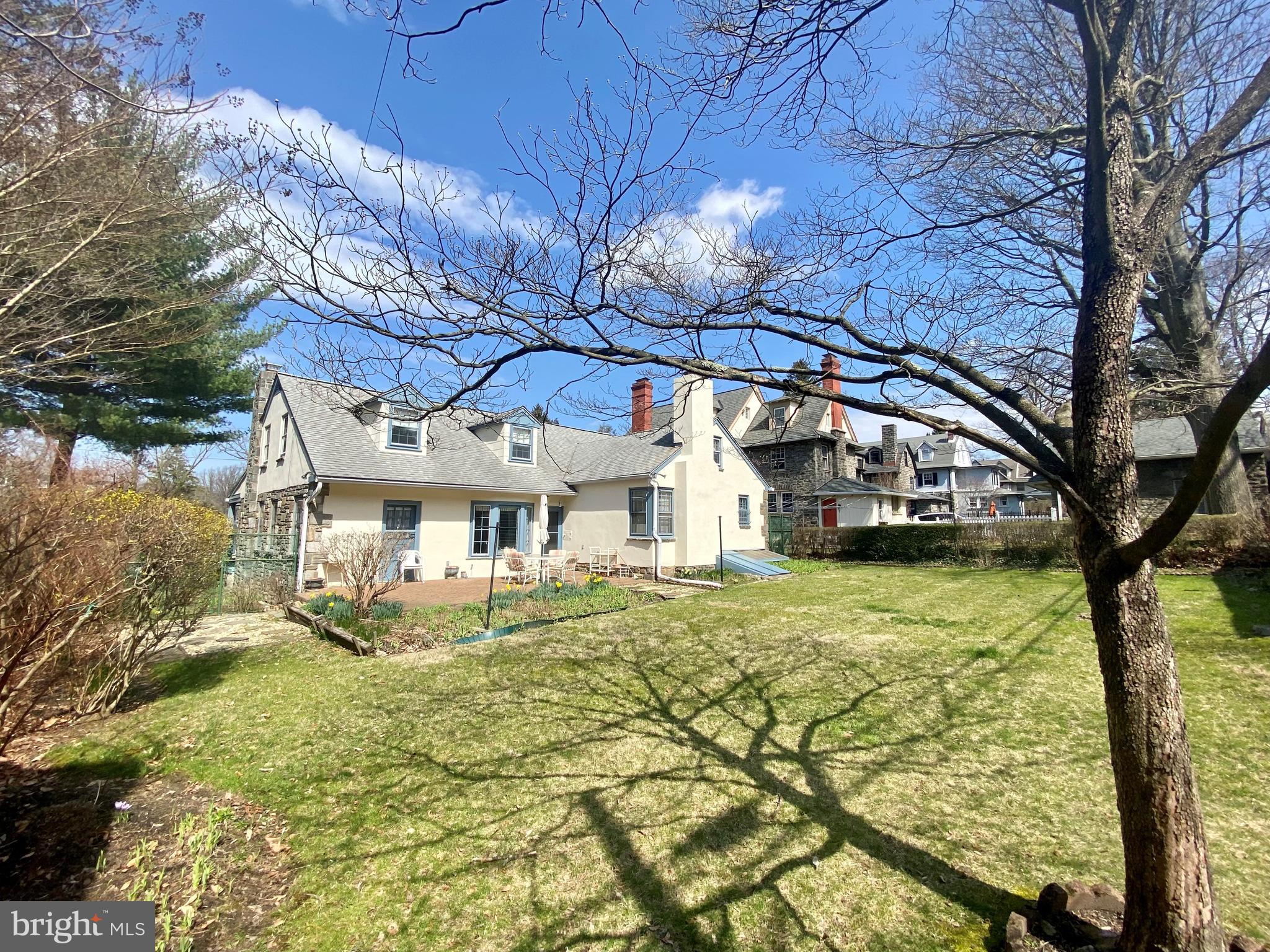 6436 Drexel Road Philadelphia, PA 19151 - Photo 4 of 11 Nice Flat back yard with Garden