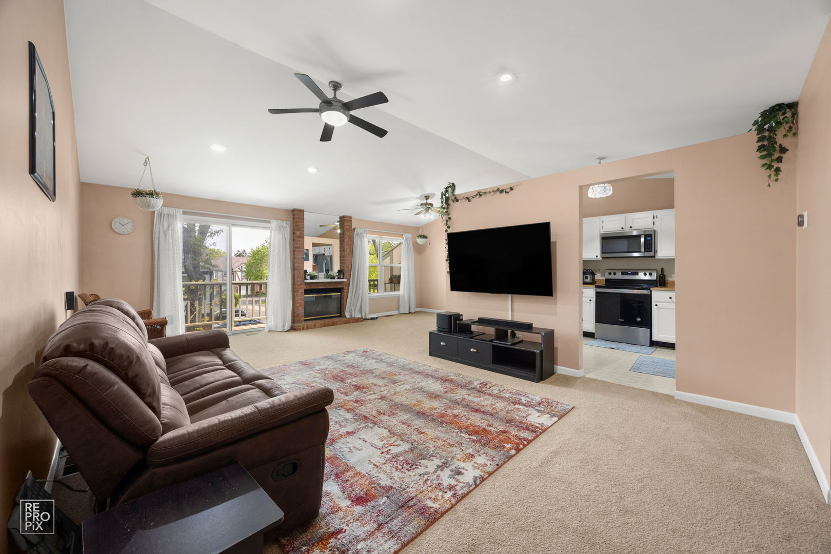 156 West Golf Road, Unit E Libertyville, IL 60048 - Photo 4 of 17