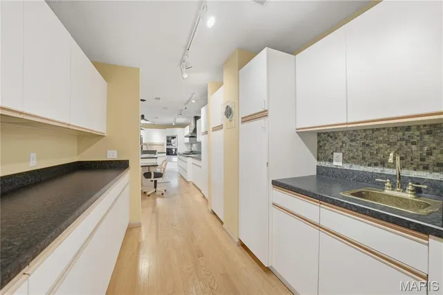 $399,000 | 585 Coeur De Royale Drive, Unit 405, Creve Coeur, MO 63141