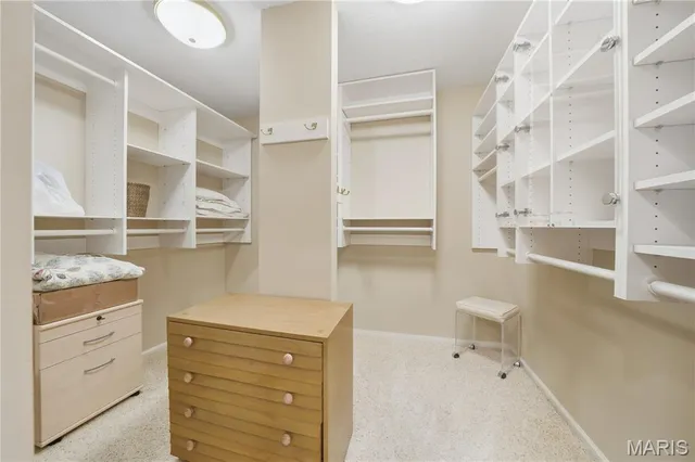 $399,000 | 585 Coeur De Royale Drive, Unit 405, Creve Coeur, MO 63141