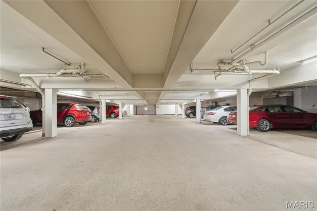 $399,000 | 585 Coeur De Royale Drive, Unit 405, Creve Coeur, MO 63141