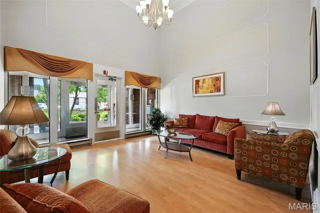 $399,000 | 585 Coeur De Royale Drive, Unit 405, Creve Coeur, MO 63141