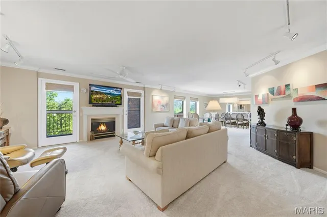 $399,000 | 585 Coeur De Royale Drive, Unit 405, Creve Coeur, MO 63141