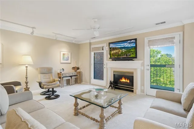 $399,000 | 585 Coeur De Royale Drive, Unit 405, Creve Coeur, MO 63141