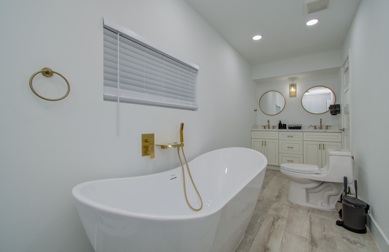 5539 Edith Street Houston, TX 77081 - Photo 21 of 50 a bathroom with a sink a toilet and a mirror
