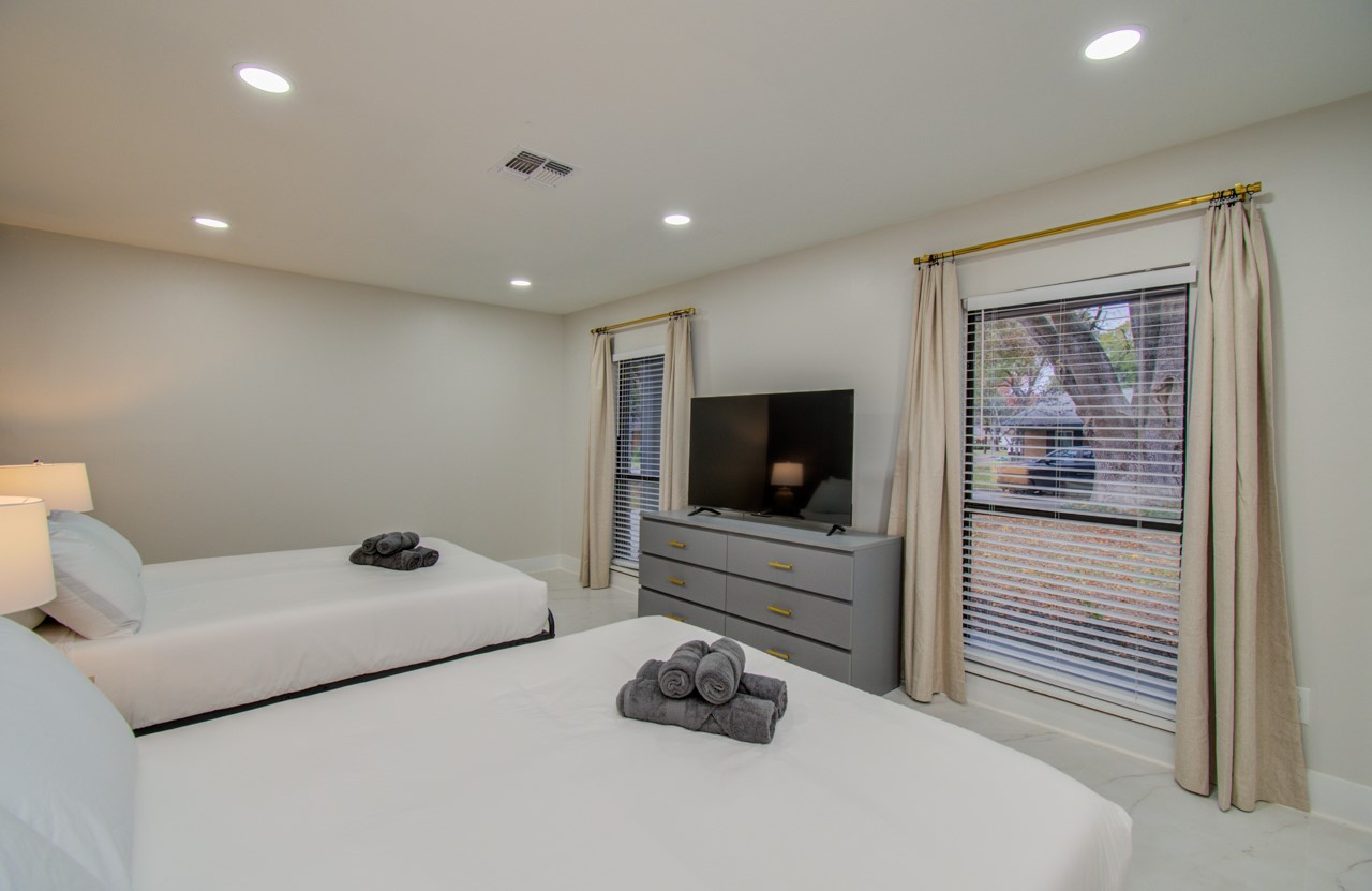 5539 Edith Street Houston, TX 77081 - Photo 30 of 50 a bedroom with furniture and a flat screen tv