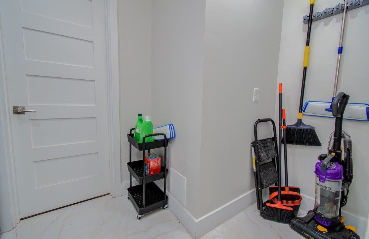 5539 Edith Street Houston, TX 77081 - Photo 35 of 50 a view of a room with gym equipment