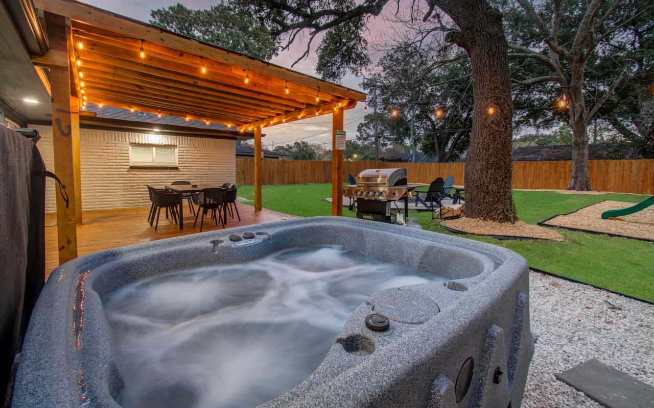 5539 Edith Street Houston, TX 77081 - Photo 41 of 50 an outdoor space with seating