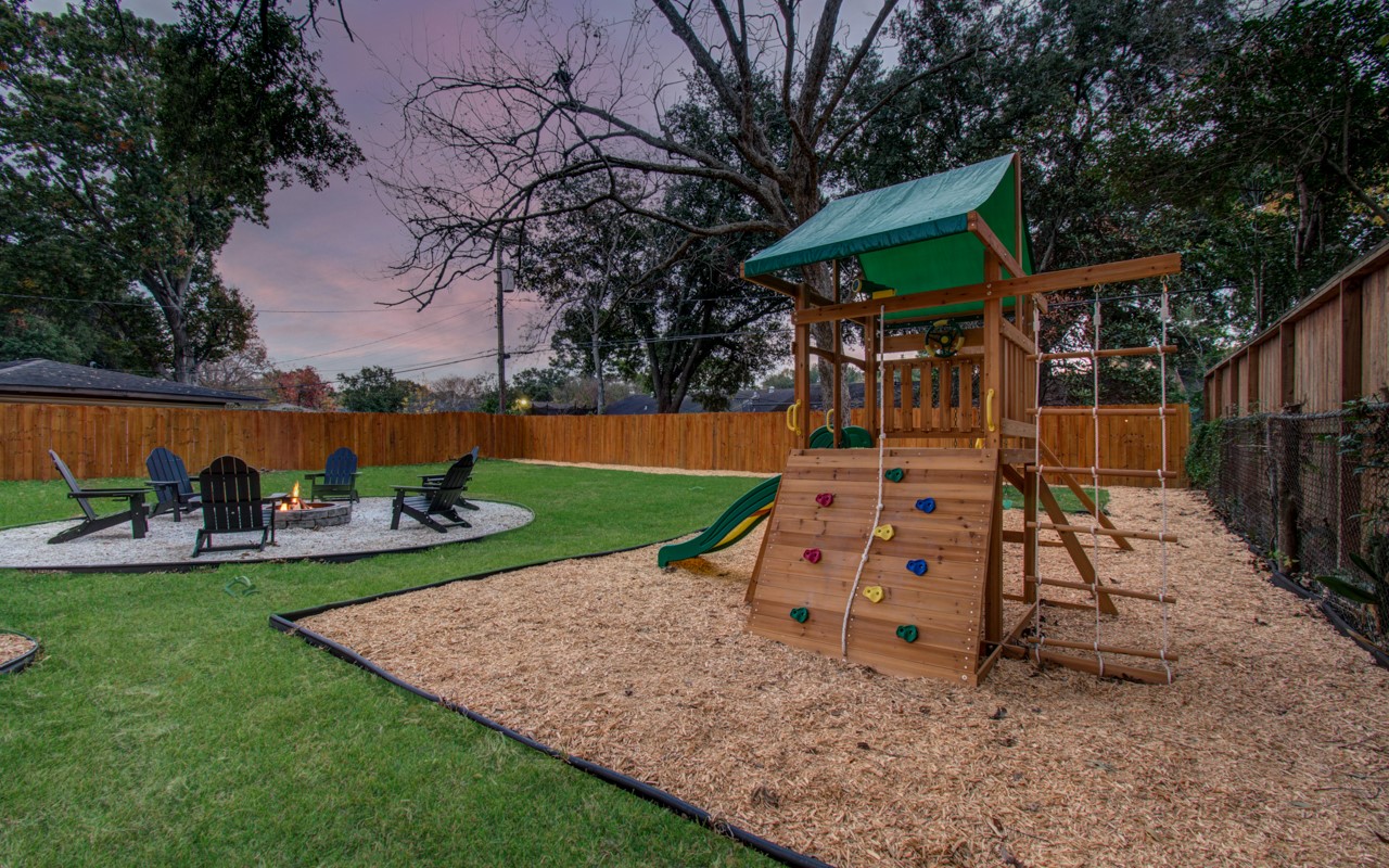 5539 Edith Street Houston, TX 77081 - Photo 42 of 50 a view of outdoor space yard deck patio and outdoor kitchen