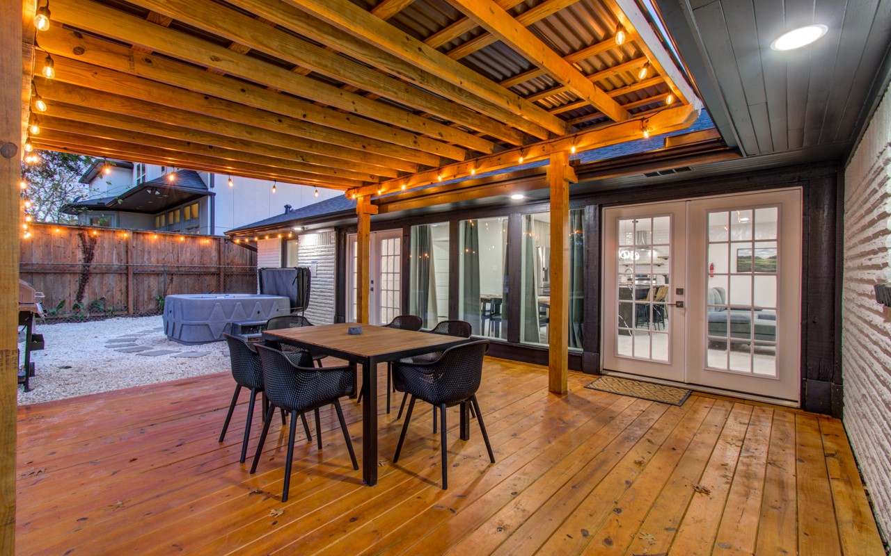 5539 Edith Street Houston, TX 77081 - Photo 43 of 50 a patio of a house with table and chairs