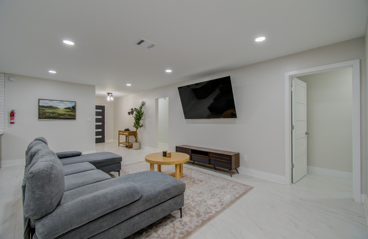 5539 Edith Street Houston, TX 77081 - Photo 5 of 50 a living room with furniture and a flat screen tv