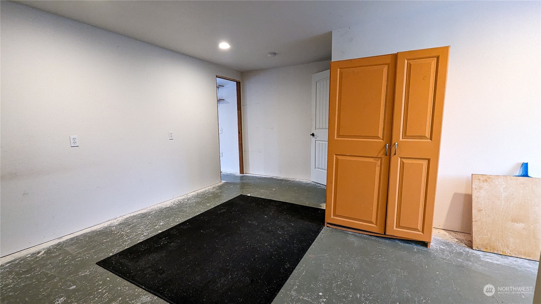 740 Cape Labelle Road Tonasket, WA 98855 - Photo 21 of 40 an empty room with wooden floor