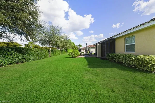 a view of a yard in front of house
