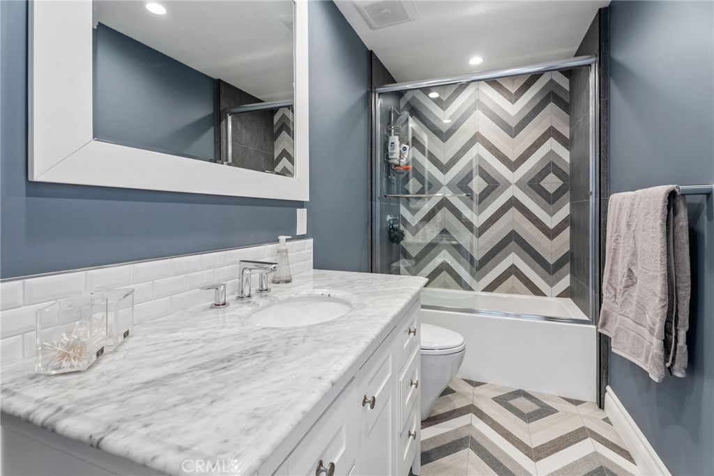 4403 Seashore Drive Newport Beach, CA 92663 - Photo 39 of 69 a bathroom with a sink toilet and mirror