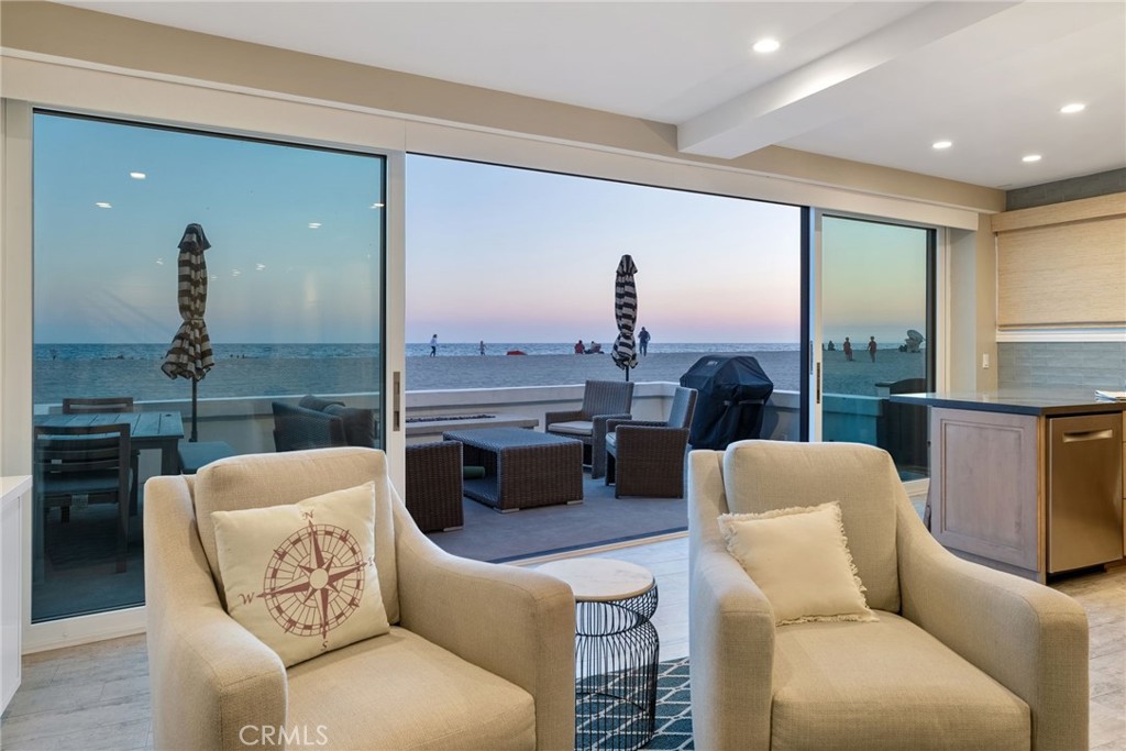4403 Seashore Drive Newport Beach, CA 92663 - Photo 59 of 69 a living room with furniture