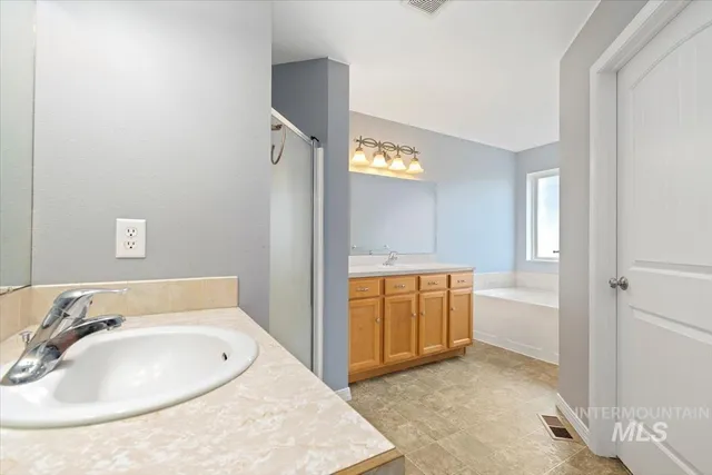 $389,000 | 214 Northeast Cisco Court, Mountain Home, ID 83647