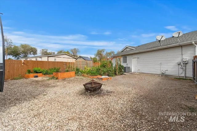 $389,000 | 214 Northeast Cisco Court, Mountain Home, ID 83647