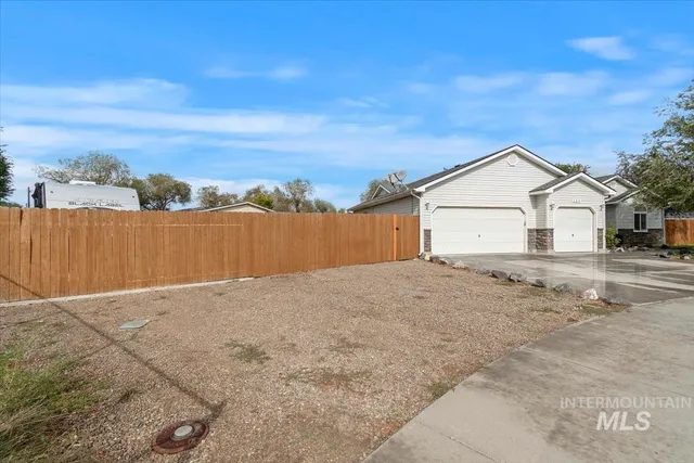 $389,000 | 214 Northeast Cisco Court, Mountain Home, ID 83647