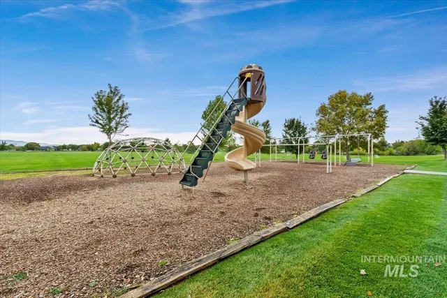 $389,000 | 214 Northeast Cisco Court, Mountain Home, ID 83647