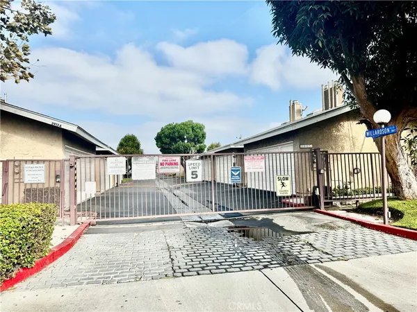 a house view with a outdoor space