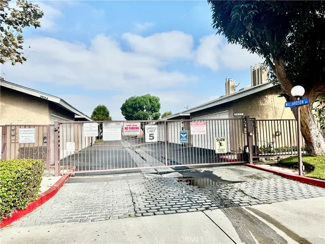 a house view with a outdoor space