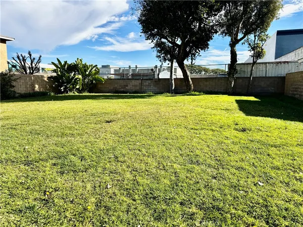 $625,000 | 3913 Hazard Avenue, Unit D, Santa Ana, CA 92703