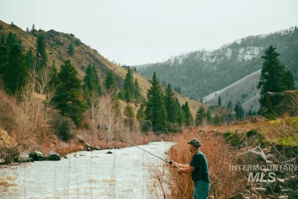 $460,000 | 302 Old Pollock Road, Riggins, ID 83549