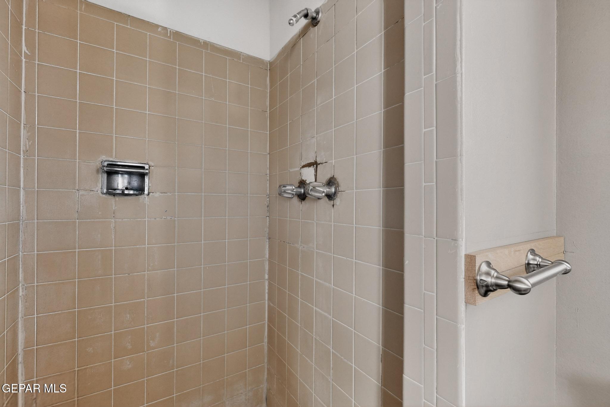 917 Marigold Way El Paso, TX 79907 - Photo 19 of 38 a bathroom with a shower