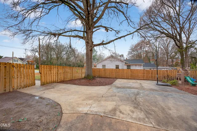 a view of backyard with tree