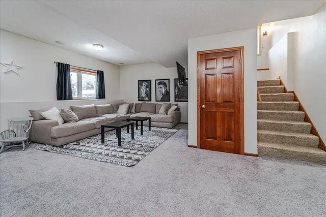 $525,000 | 309 Arabian Drive, Jordan, MN 55352