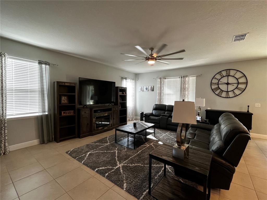 1375 Riley Circle DeLand, FL 32724 - Photo 5 of 23 Family Room