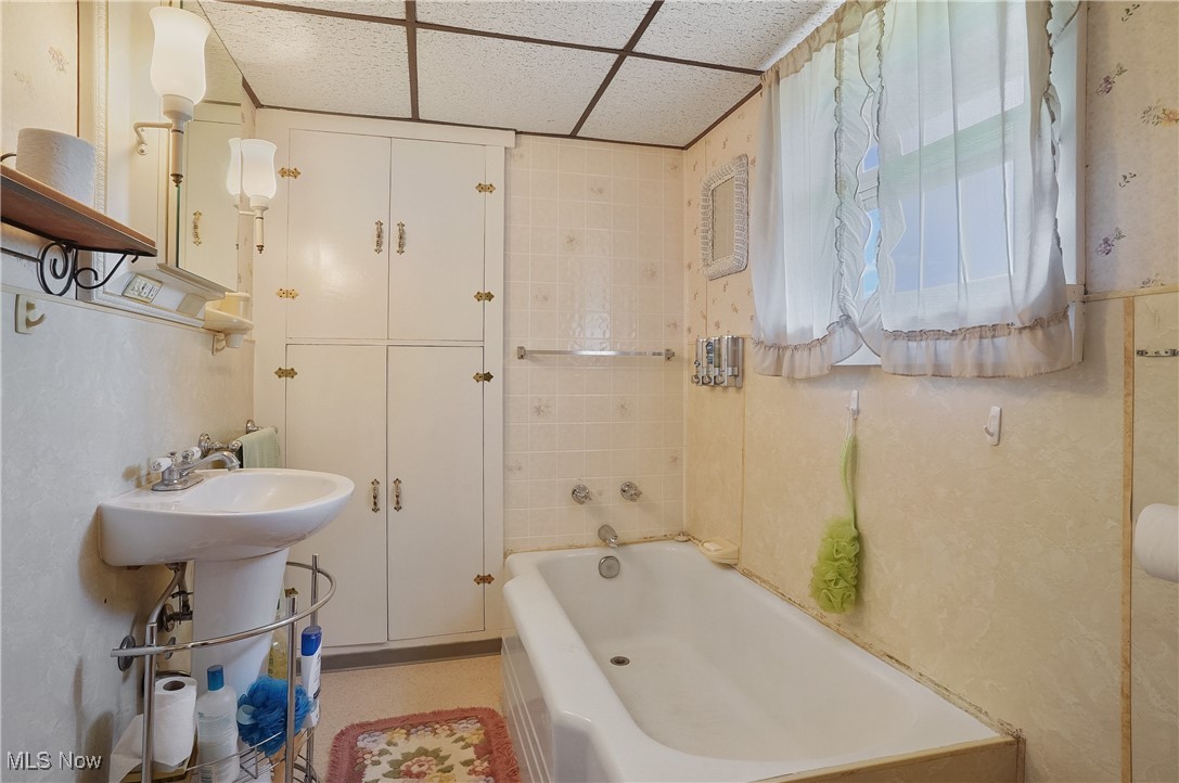 1721 Lincoln Way West Massillon, OH 44647 - Photo 20 of 37 Second Floor bathroom