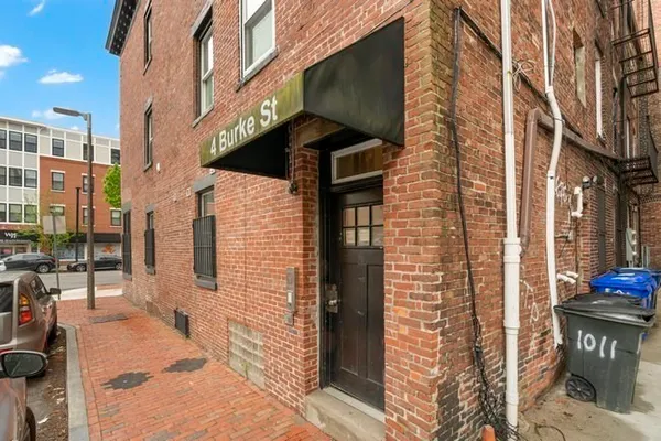 a view of a pathway along a building