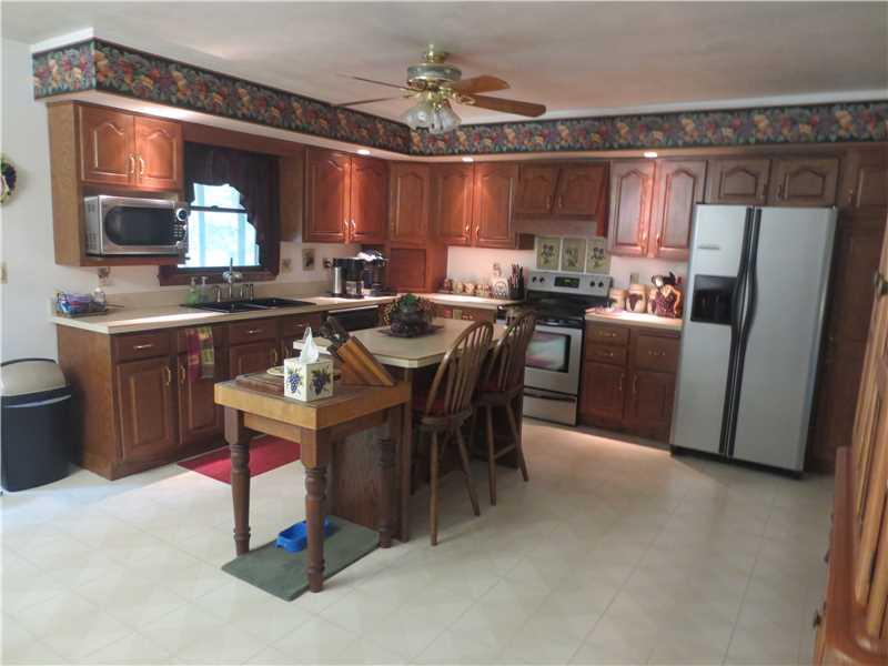 321 Heasley Road Pulaski, PA 16143 - Photo 6 of 22 Kitchen.