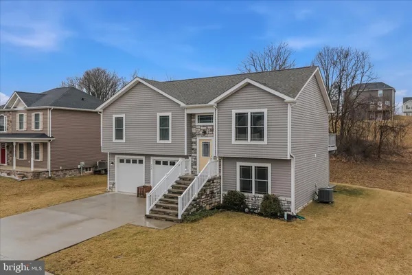 $382,500 | 174 Brant Lane, Martinsburg, WV 25403