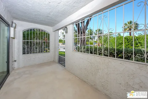 $270,000 | 413 East Via Escuela, Unit 611, Palm Springs, CA 92262