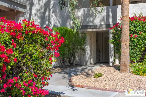 $270,000 | 413 East Via Escuela, Unit 611, Palm Springs, CA 92262