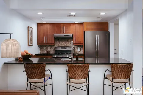 $270,000 | 413 East Via Escuela, Unit 611, Palm Springs, CA 92262