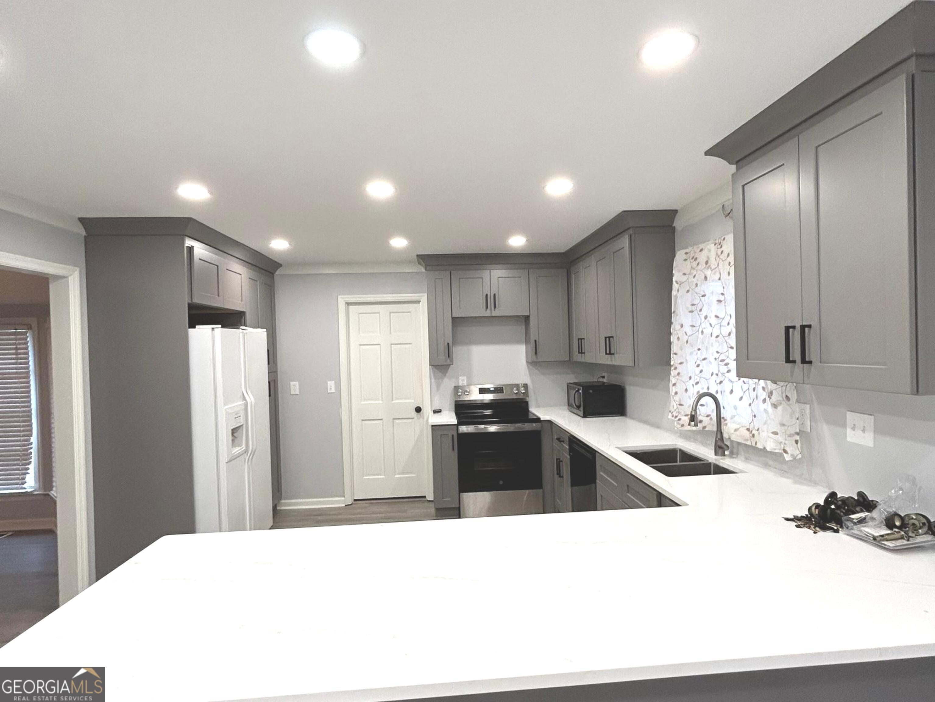 3608 Downing Street Marietta, GA 30066 - Photo 3 of 25