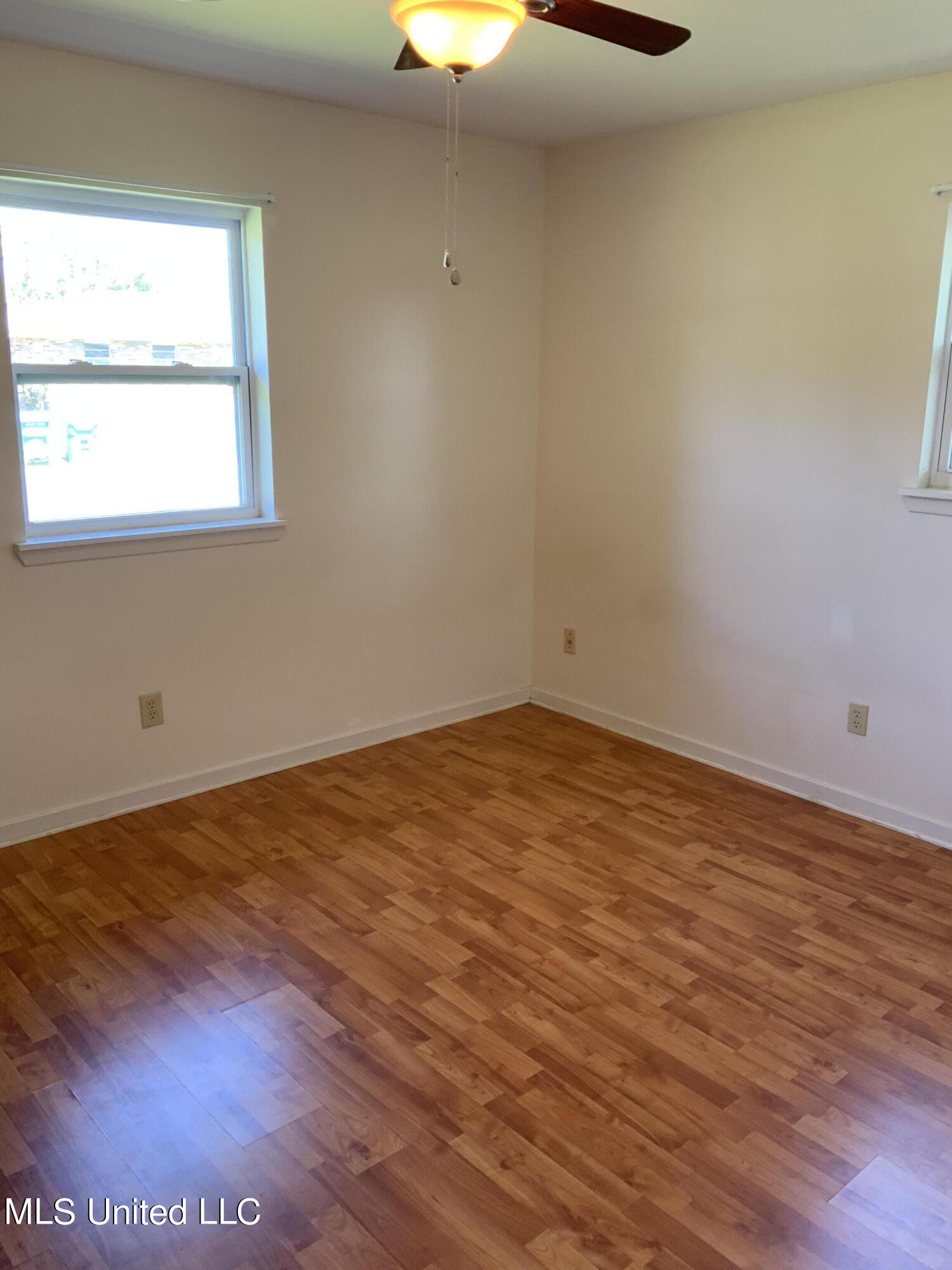 6505 Columbus Circle Ocean Springs, MS 39564 - Photo 13 of 18 665852EF-2CCD-4DA6-AA67-1F001A510E32